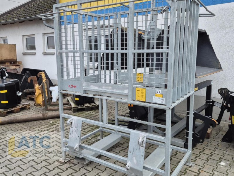 Arbeitsbühne tip Fliegl ARBEITSBÜHNE »HOCH« MIT MITTIGEM EINSTIEG, Neumaschine in Groß-Gerau